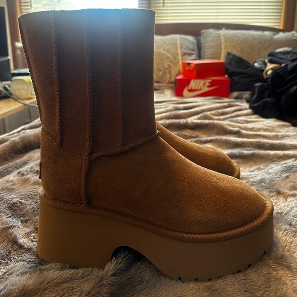 UGG Classic Twin Seam Platform Boot - Picture 2 of 14